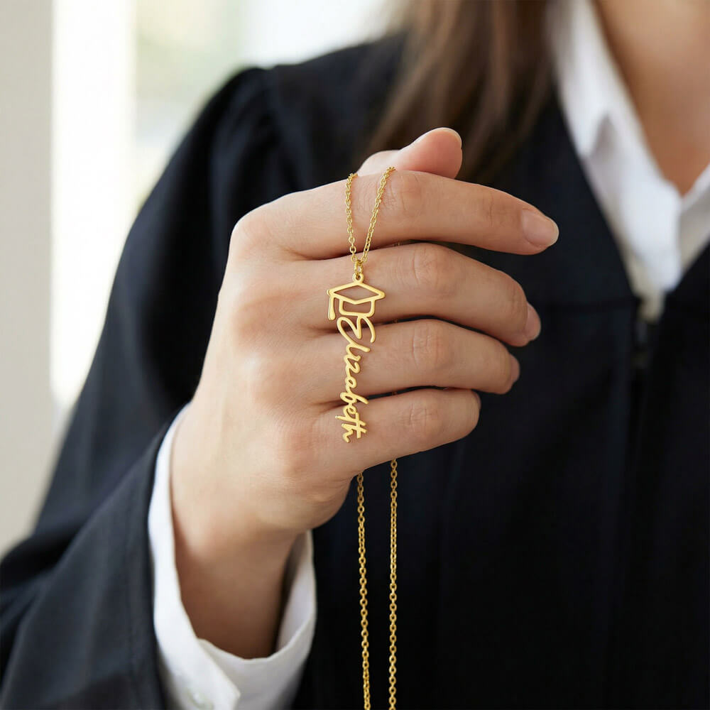 Graduation Cap Name Necklace – Gift for Daughter